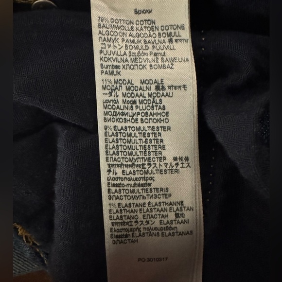 7 For All Mankind EUC size 28 High Waist Slim Kick Flare in Blue Print - Picture 3 of 5